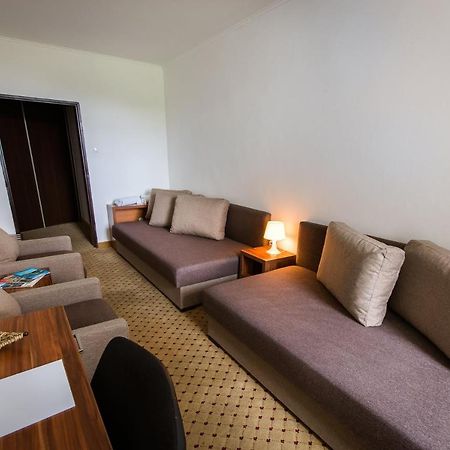 Hotel Merkur Калужа Экстерьер фото