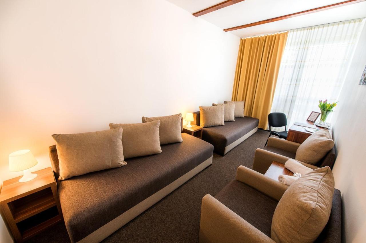 Hotel Merkur Калужа Экстерьер фото