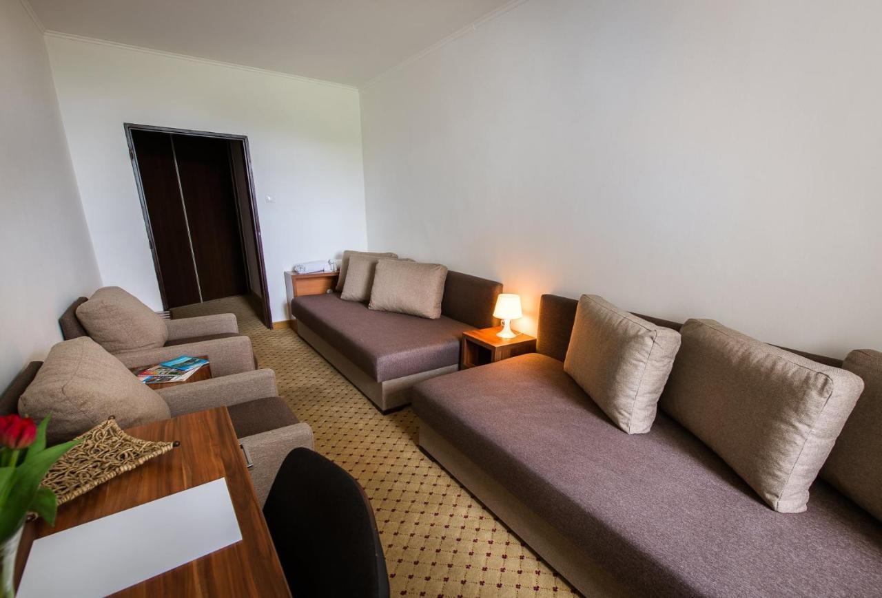 Hotel Merkur Калужа Экстерьер фото