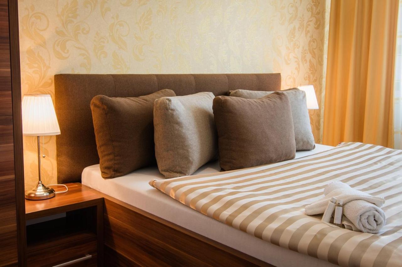 Hotel Merkur Калужа Экстерьер фото