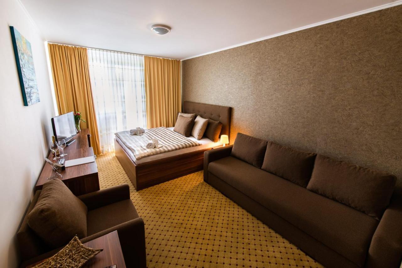 Hotel Merkur Калужа Экстерьер фото