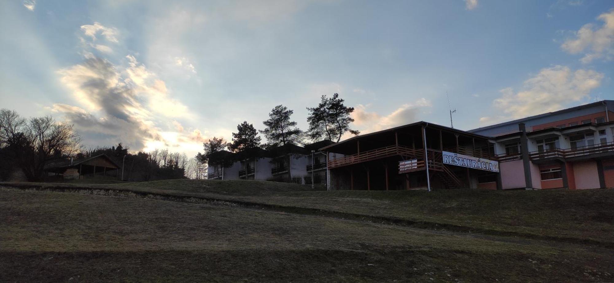 Hotel Merkur Калужа Экстерьер фото