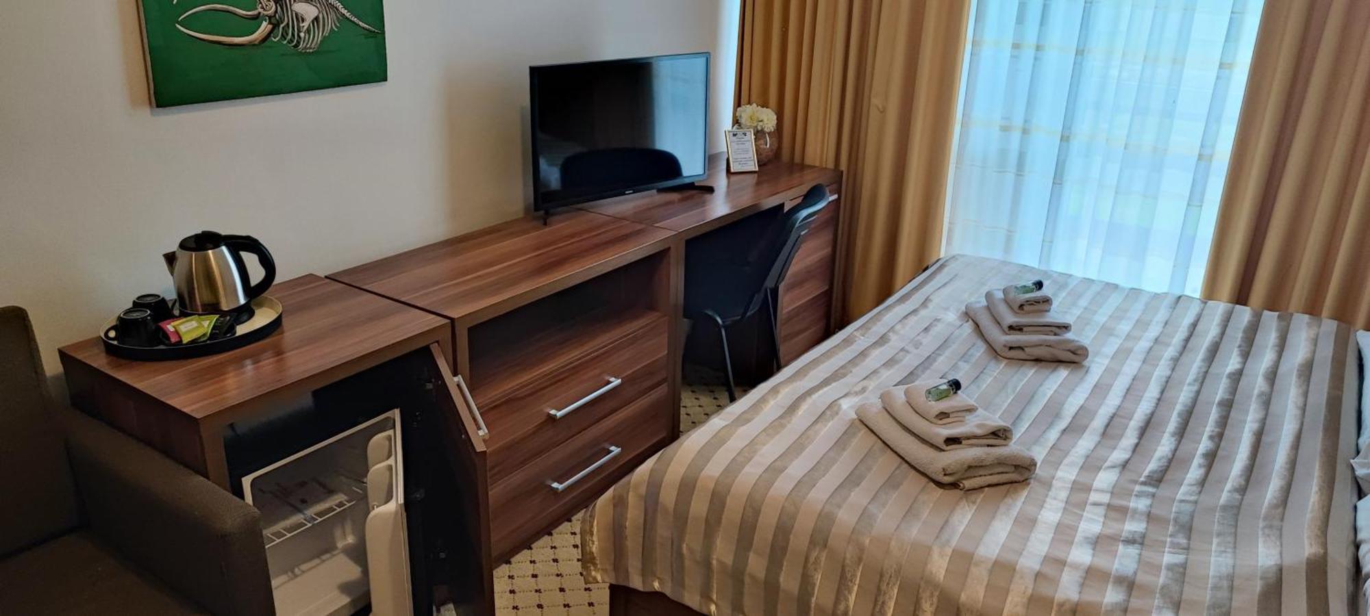 Hotel Merkur Калужа Экстерьер фото