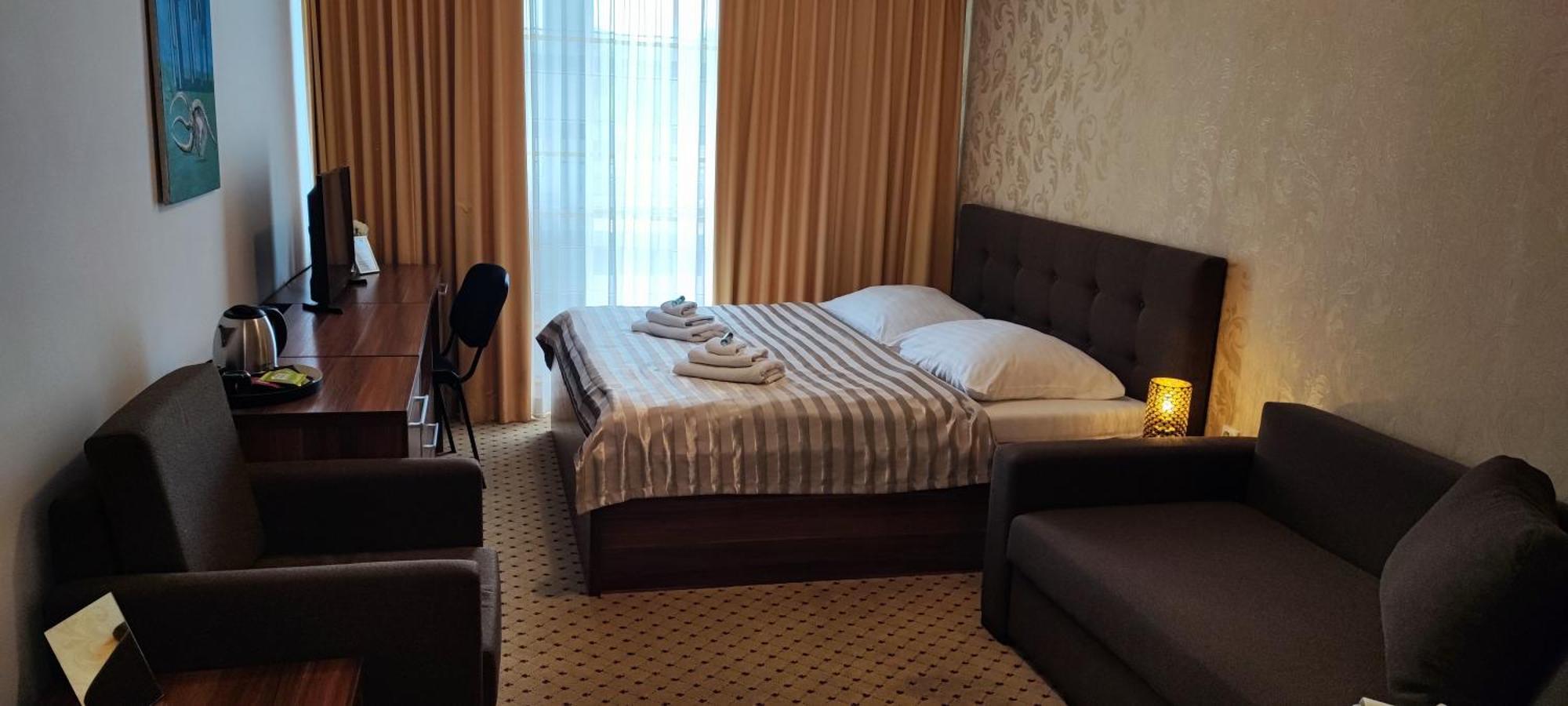 Hotel Merkur Калужа Экстерьер фото