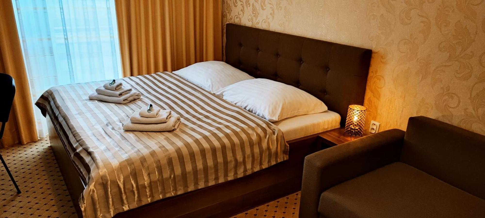 Hotel Merkur Калужа Экстерьер фото